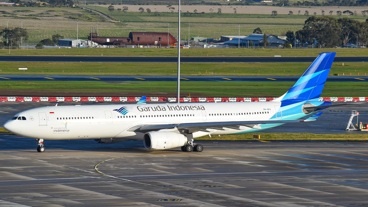 VIDEO Garuda Indonesia A330 Morning Takeoff from Melbourne - AIRLIVE