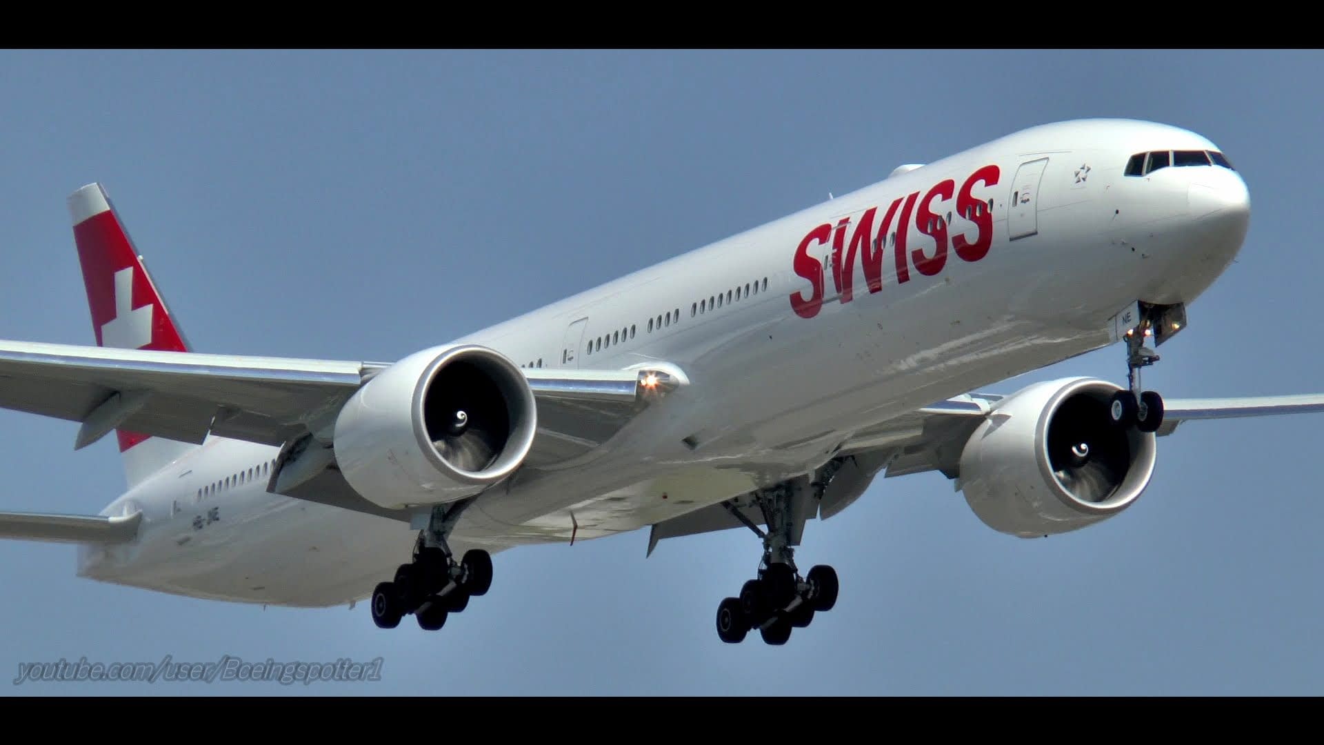 VIDEO Swiss Int'l Airlines Boeing 777-300 Landing ...