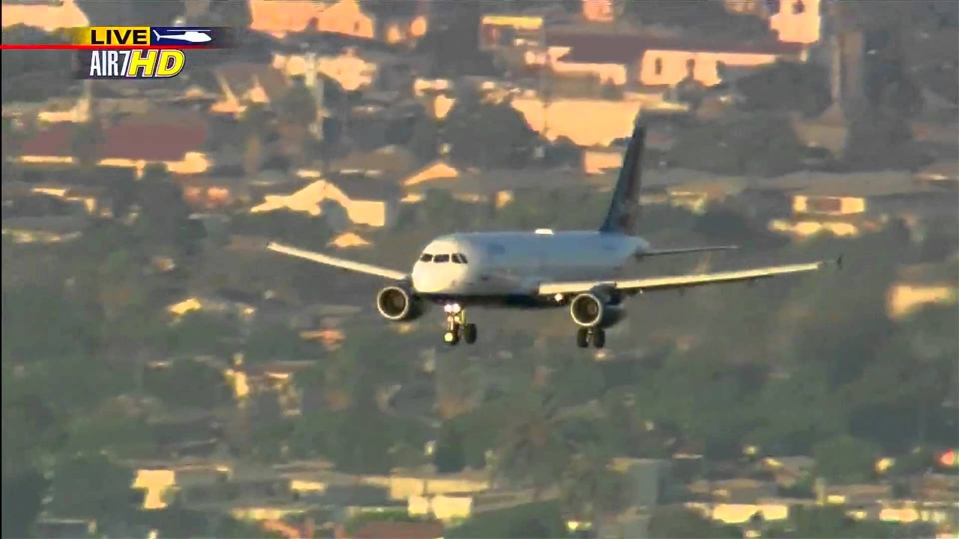 VIDEO OTD in 2005, JetBlue Flight 292 makes an emergency landing at