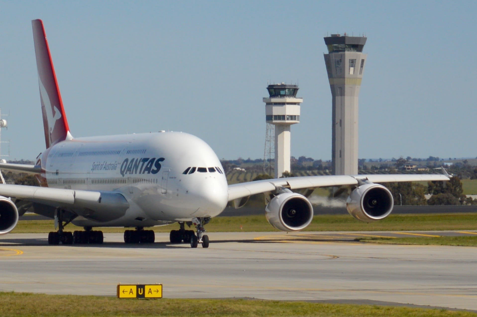 NEWS Qantas flight delayed after ingesting birds - AIRLIVE